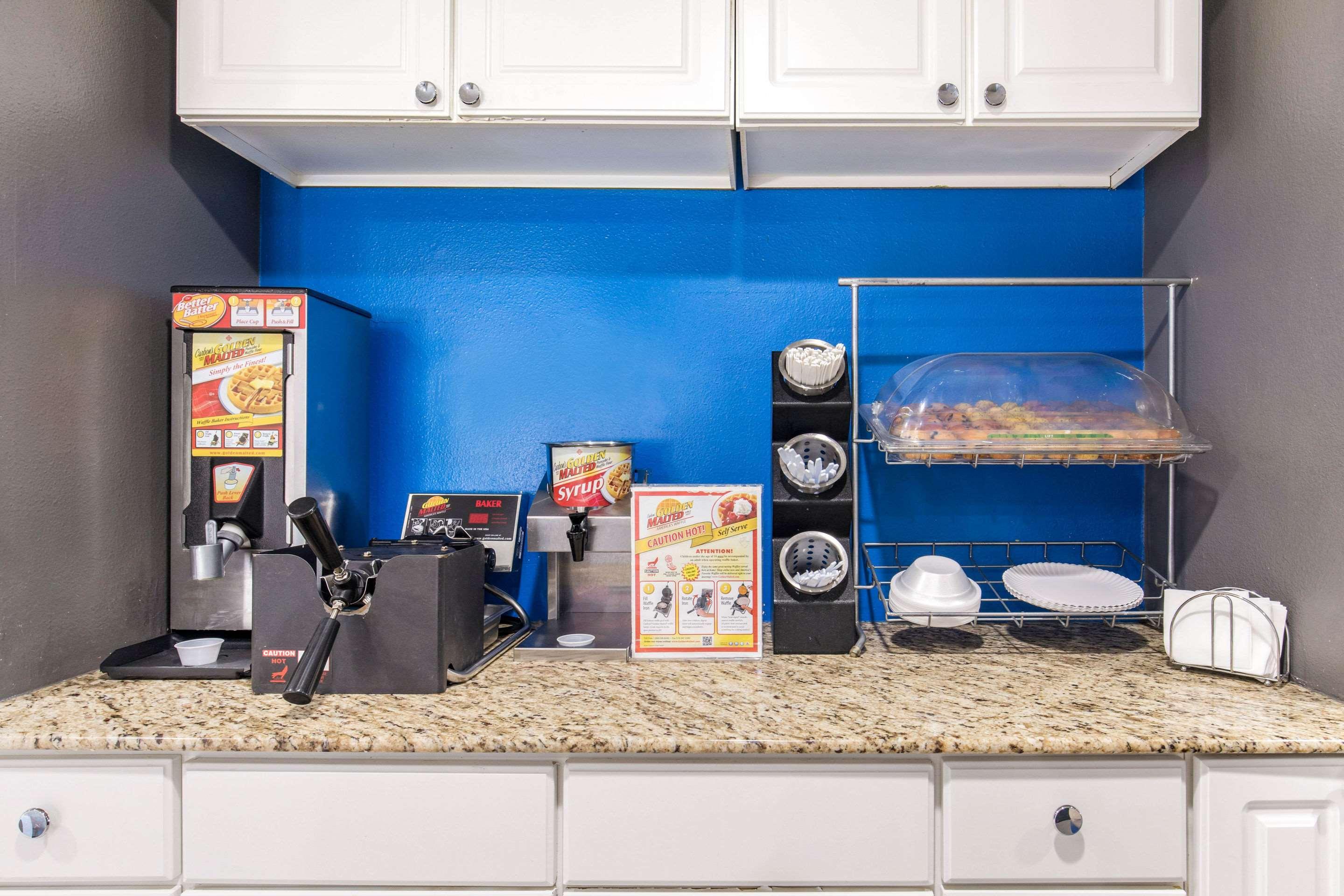 Quality Inn & Suites Richardson-Dallas ภายนอก รูปภาพ